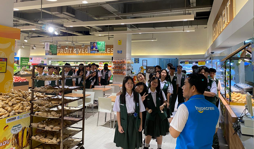 Kunjungan Pembelajaran Siswa ke Hypermart