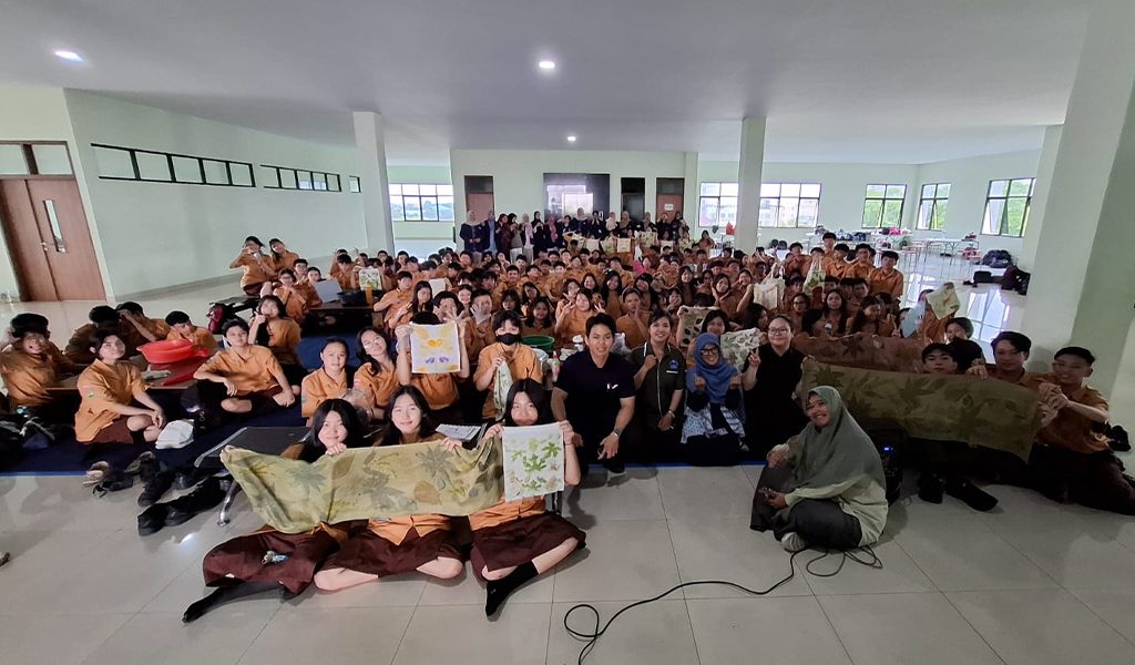 badminton1-rc93c713yadiumwjy5jhref5yd1gaq2c997kavv628Workshop Menyulam Kreativitas Ramah Lingkungan Bersama SMK Santa Maria Pontianak1